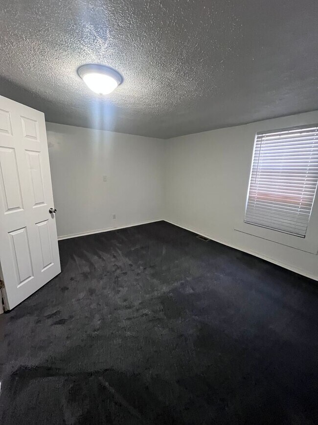 Building Photo - Second Street (112-A-B)