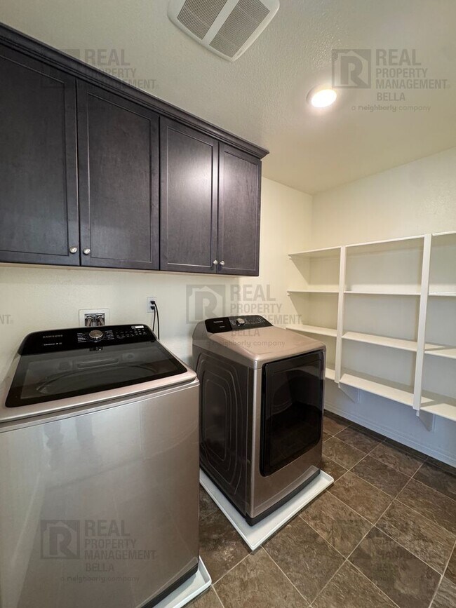 Building Photo - Spacious Menifee Home with Open Floor Plan, Walk-In Closets & Covered Patio