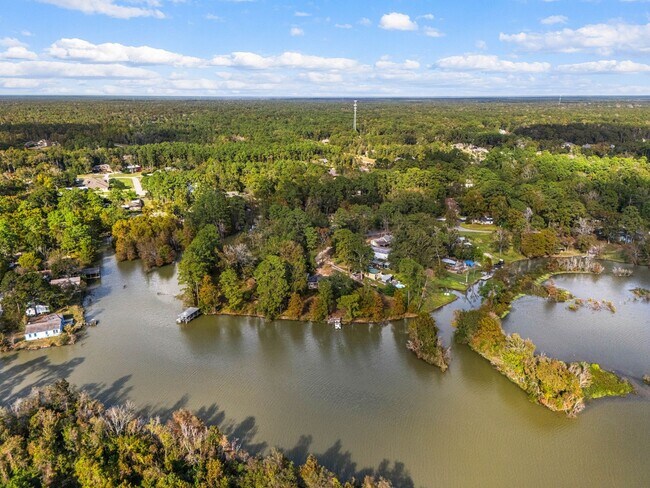 Building Photo - 340 Magnolia Dr