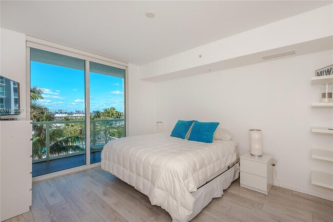 Building Photo - 253 NE 2nd St