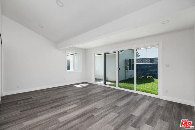 Building Photo - 8918 Cadillac Ave