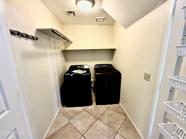 Building Photo - 4708 E Thunderhill Pl