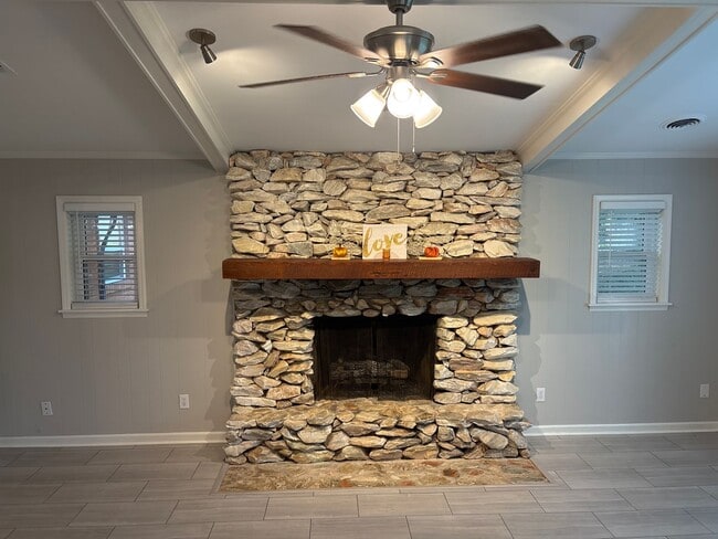 Building Photo - 3819 Marie Cook Dr