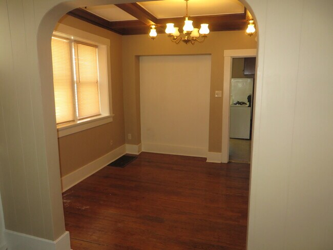 Building Photo - 1126 Nelson St