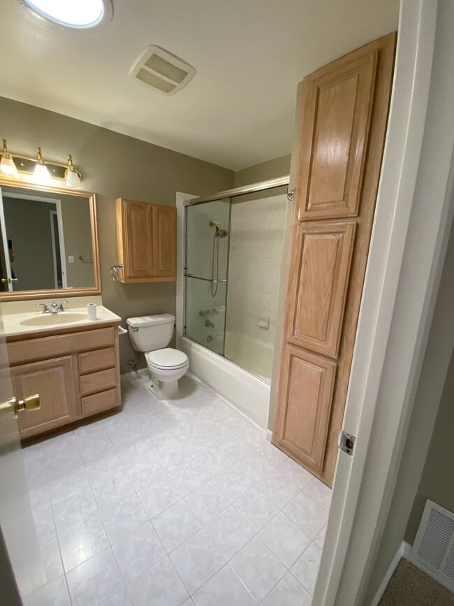 Building Photo - Spacious South Bay Home in Charming Neighb...