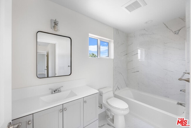 Building Photo - 11140 Gaviota Ave