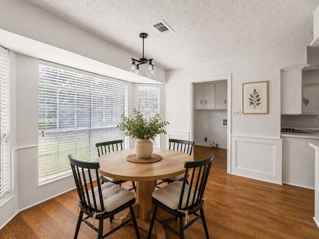 Building Photo - 15823 Pebble Bend Dr