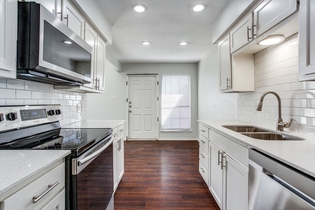 Building Photo - 113 Peachtree Ct