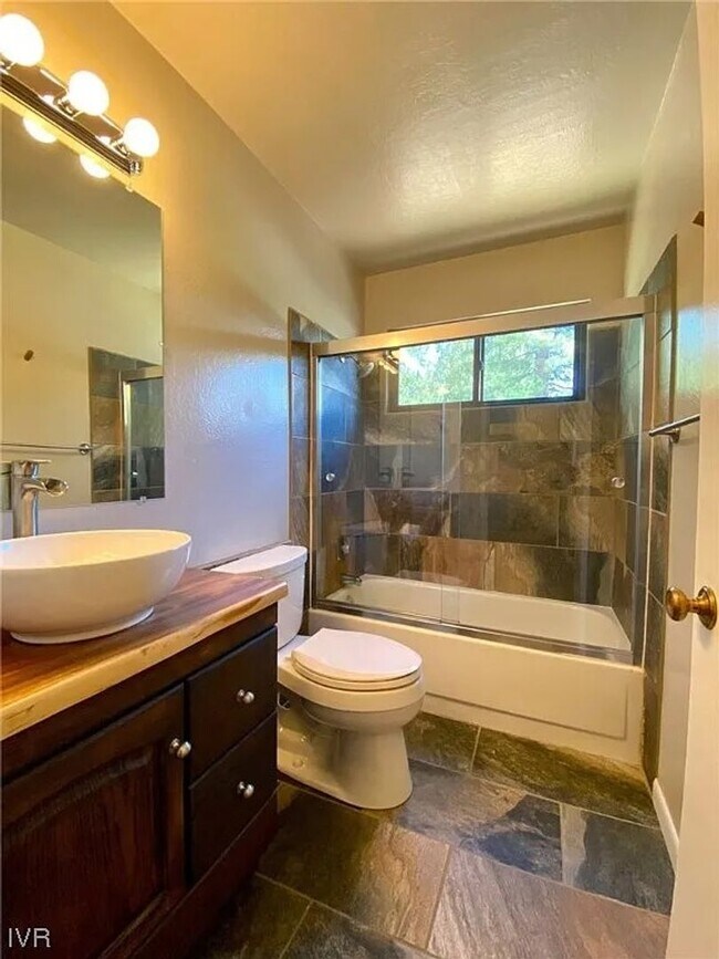 Building Photo - Oriole #2