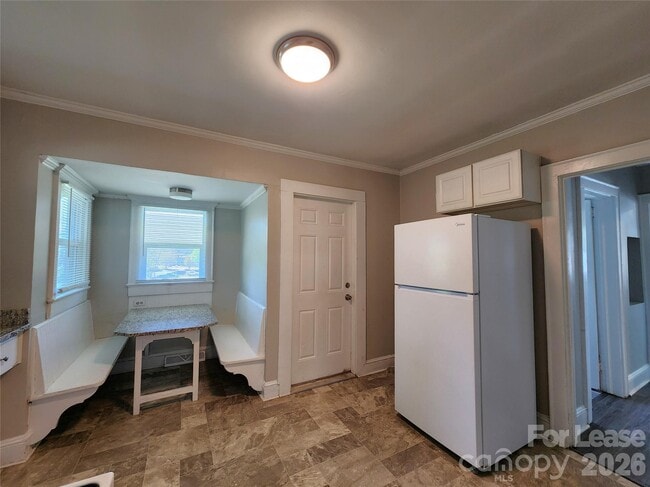 Building Photo - 12 Woodsdale Pl SE