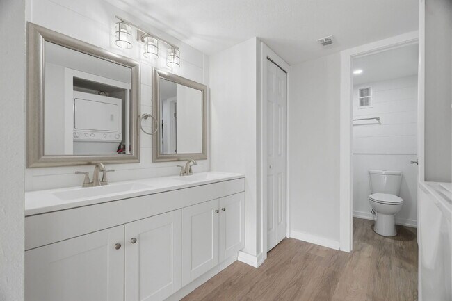 Building Photo - Condo For Rent in Largo with TONS OF UPGRADES!