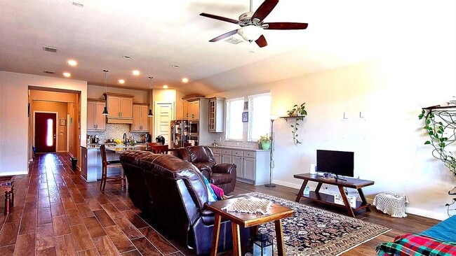 Building Photo - 8001 Silhouette St