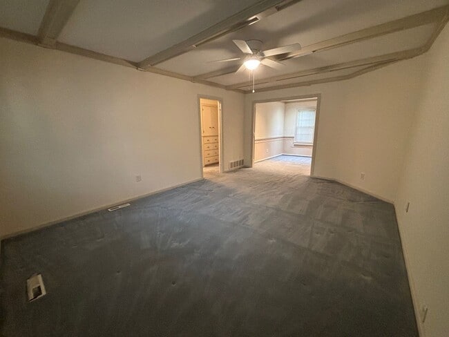 Building Photo - 2 bedroom 1 bath home with 1 car garage! Available to Rent or Rent to Own!