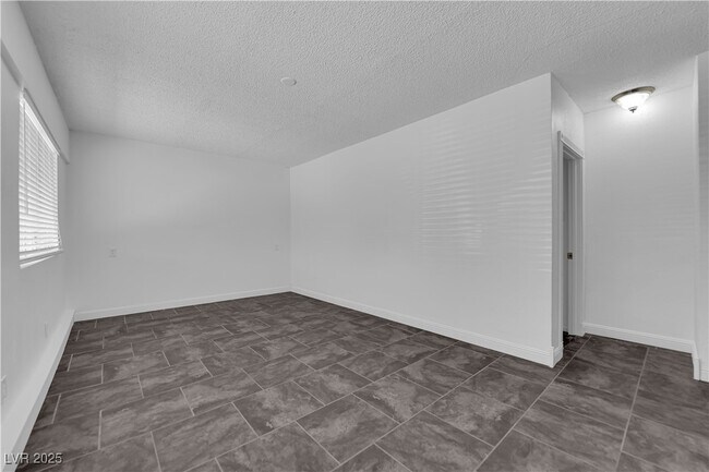 Building Photo - 105 Woodley St
