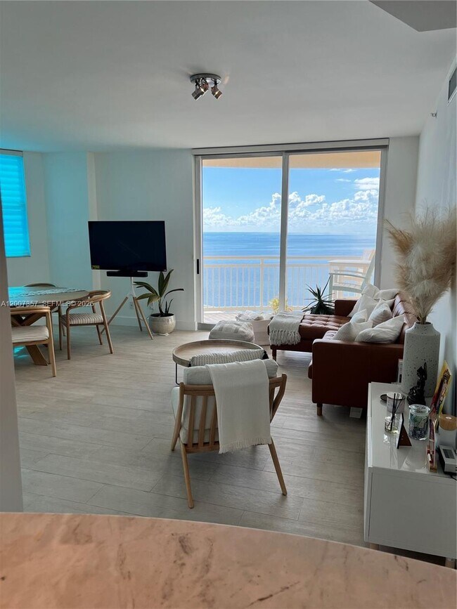 Building Photo - 2475 Brickell Ave