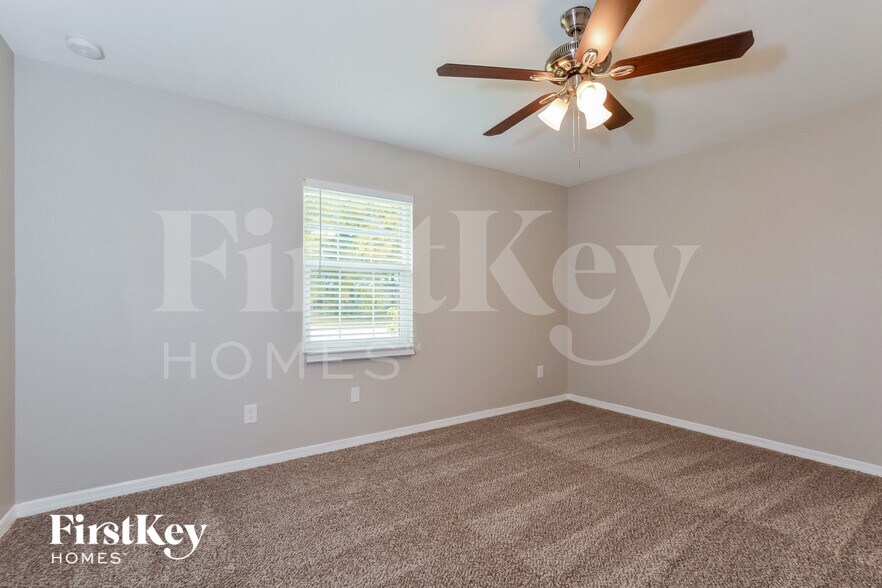 Building Photo - 971 Buttercup Terrace