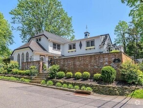 Building Photo - 431 Carpenter Ave