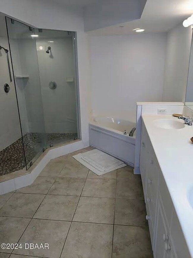 Building Photo - Ocean Front Fully Furnished