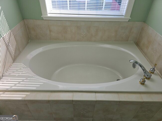 Building Photo - 185 Rock Hill Dr