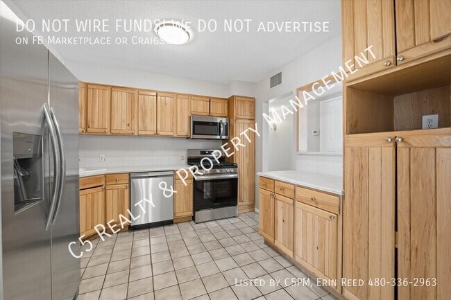 Building Photo - 1418 W 7th Pl