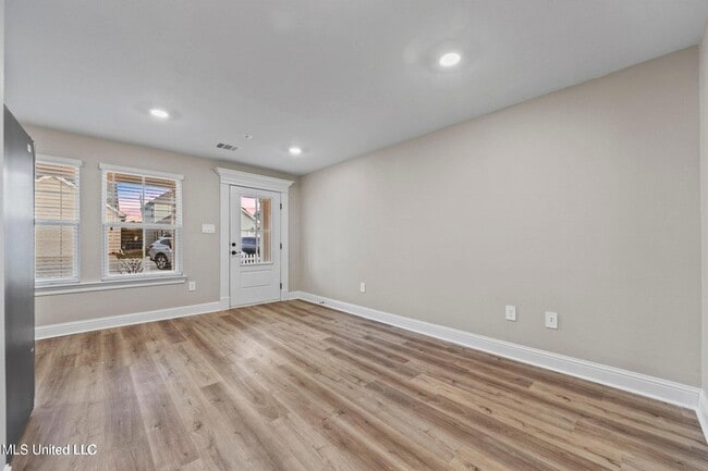 Building Photo - 1527 2nd St