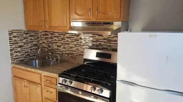 Building Photo - 135 Davenport Ave