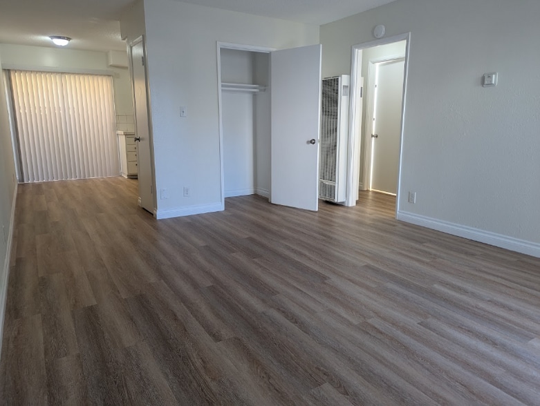 Building Photo - 216 Melrose Dr