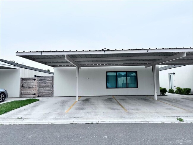 Building Photo - 1308 E Iris Ave