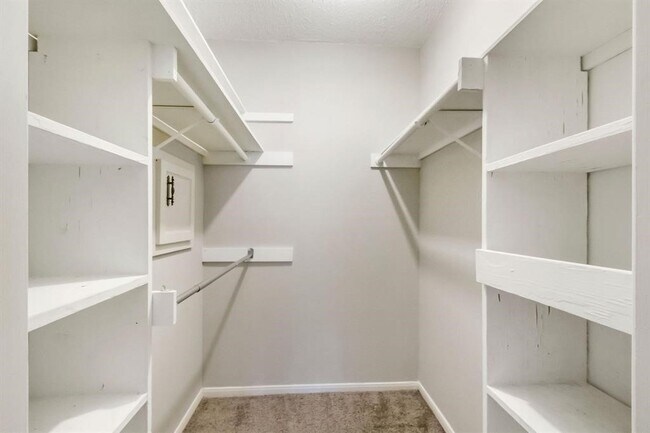 Building Photo - 2106 Rycroft Dr