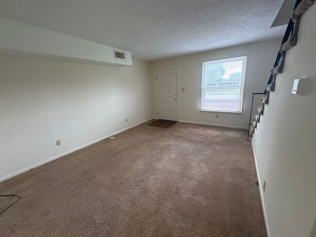 Building Photo - 523A Dawson Ln