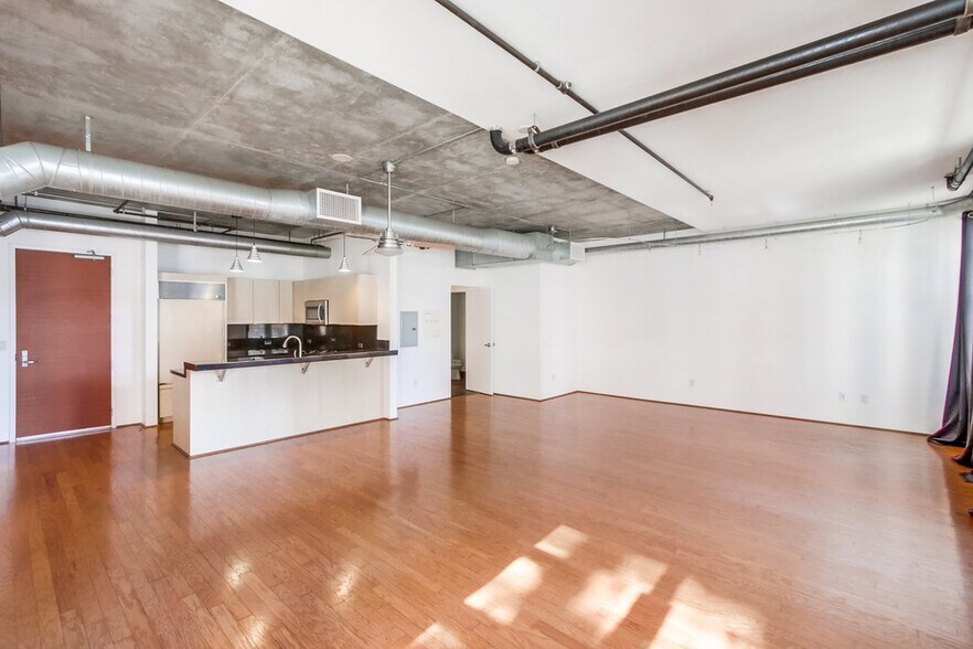 Building Photo - 877 Island Ave