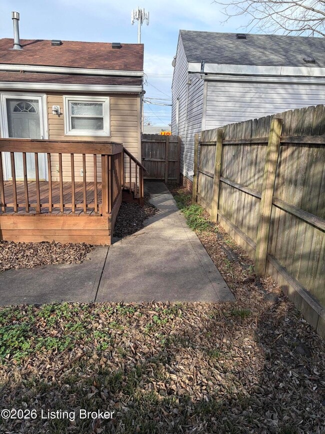 Building Photo - 604 Winkler Ave