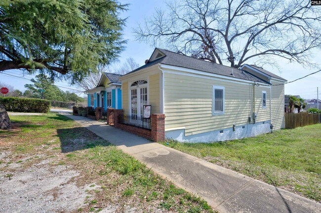 Building Photo - 728 Blanding St