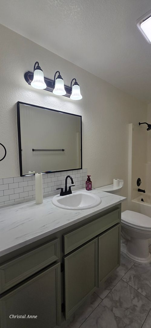 Building Photo - Updated 3 bedroom with a bonus room