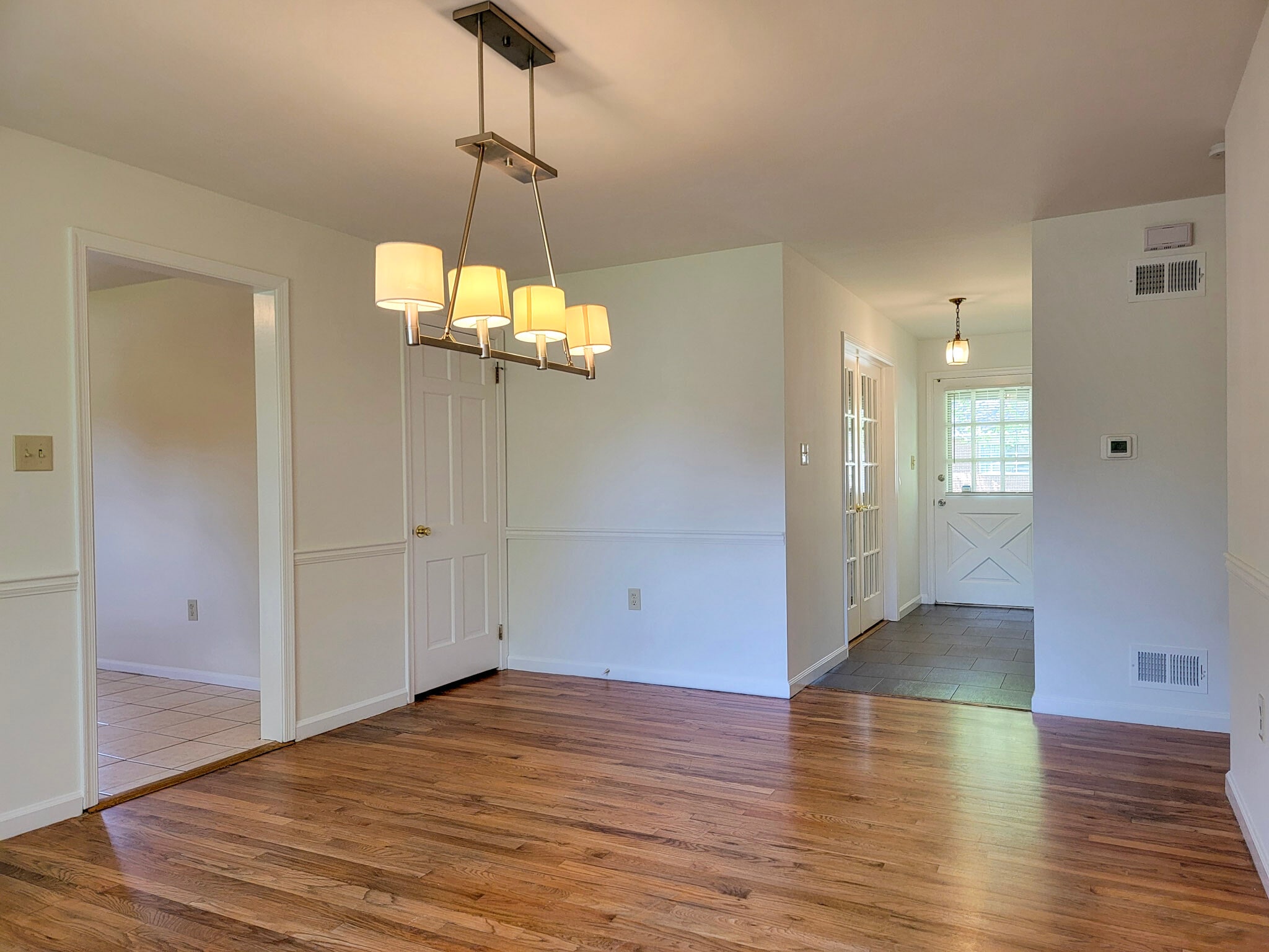 Building Photo - 1404 Carlton Dr
