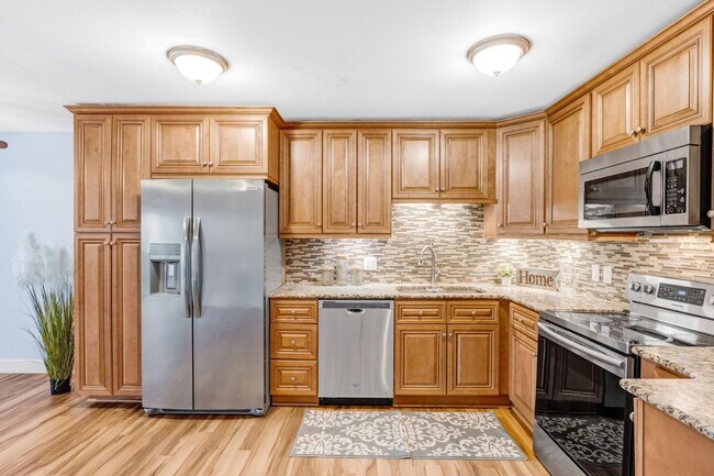 Building Photo - 650 S Clinton St