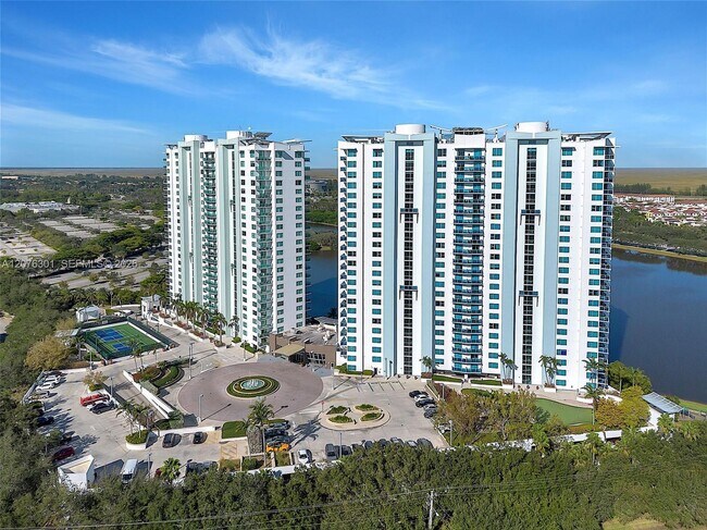 Building Photo - 2641 N Flamingo Rd