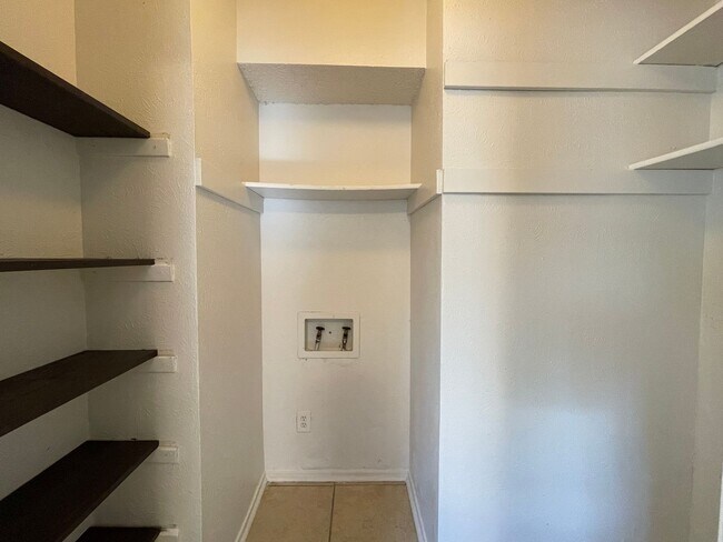 Building Photo - Charming 2 Bedroom in Garland
