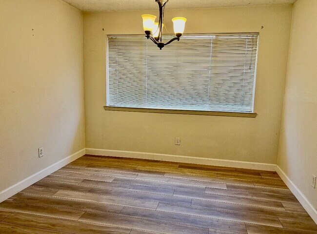 Building Photo - 17010 Sunview Ct