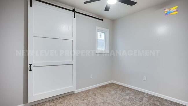 Building Photo - 1325 S Palisade St