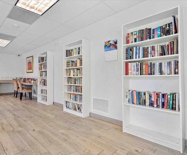 Building Photo - 2771 Taft St