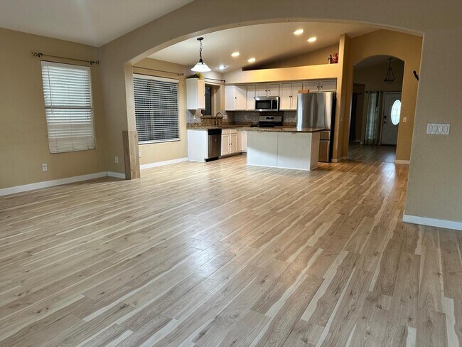 Building Photo - 3251 W Vista Bonita Dr