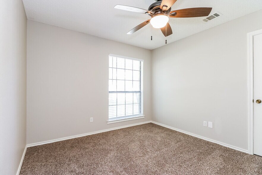 Building Photo - 4909 Barberry Dr
