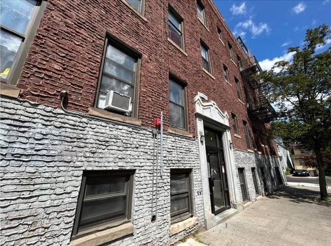 Building Photo - 2 Noll Pl