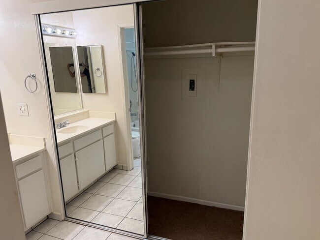 Building Photo - 3266 Ashford St