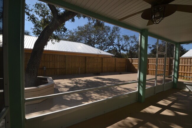 Building Photo - Gorgeous Upgrades!! St. Augustine Beach 2/...