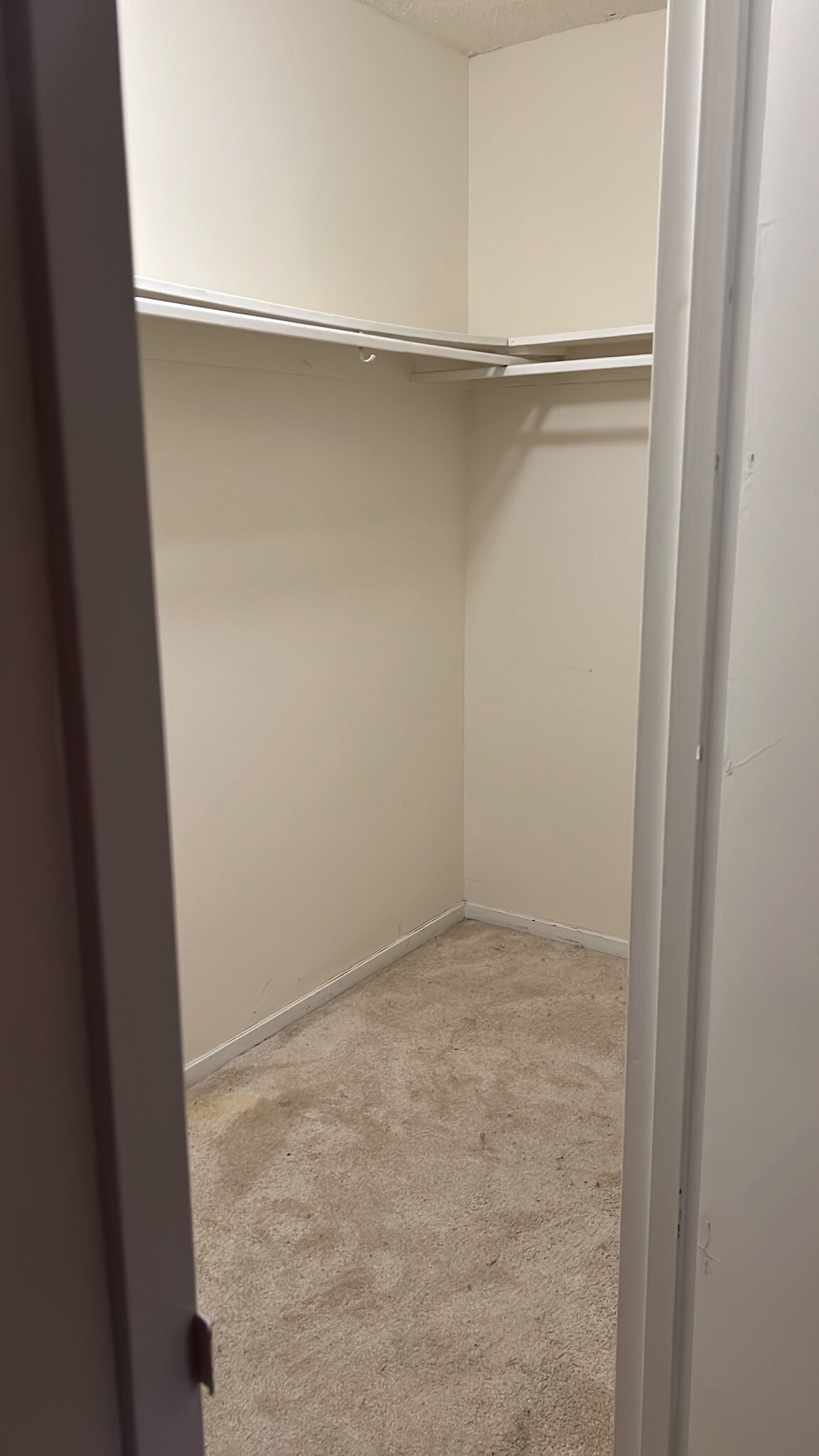 Building Photo - 2300 Pimmit Dr