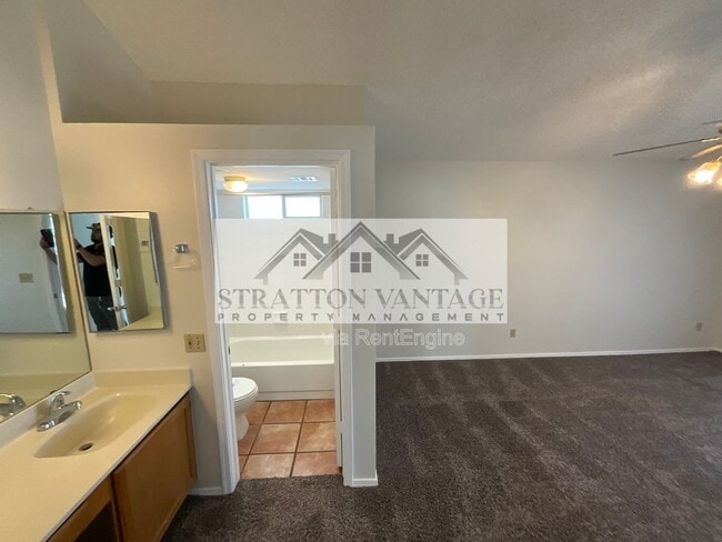 Building Photo - 441 S Maple