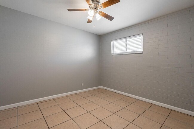 Building Photo - 4423 N 23rd Ave