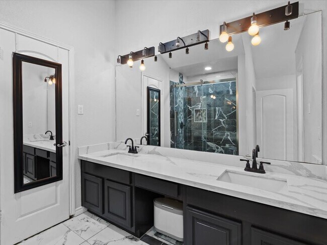 Building Photo - 15932 Seahorse Dr